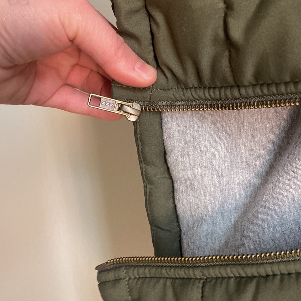 Vest - Picture 3 of 5